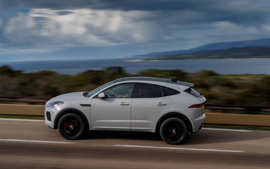  Jaguar E-Pace P300 AWD R-Dynamic 2017 года  (WW) (фото 2 из 40)